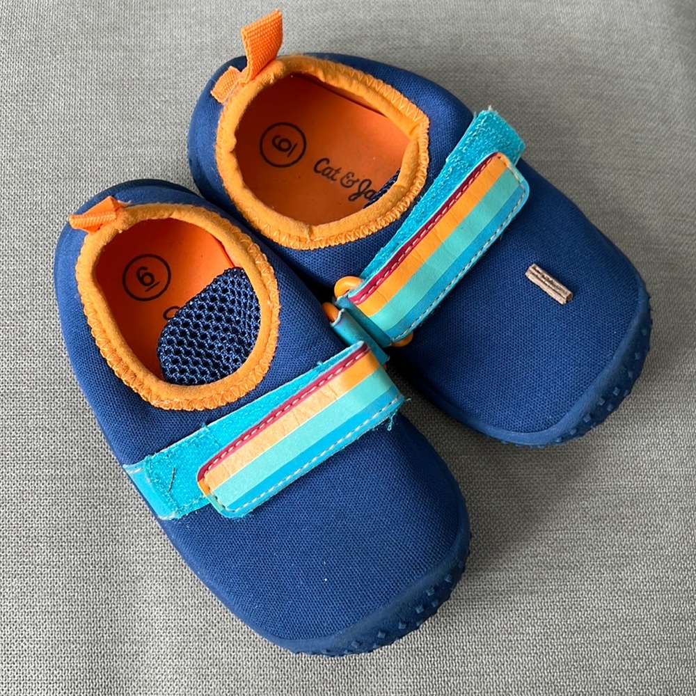 Cat and Jack water shoes